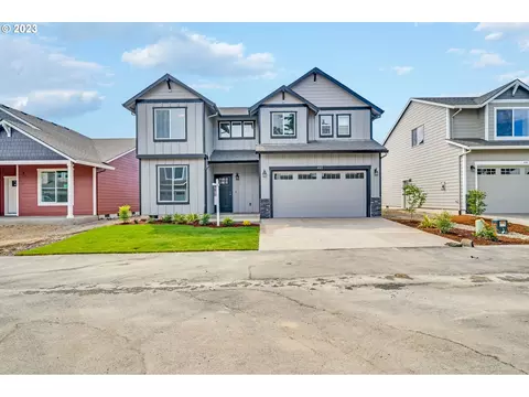 423 S 8th St, Carlton, OR 97111