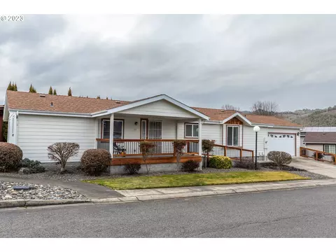 114 Kristi Lee Ln, Roseburg, OR 97471