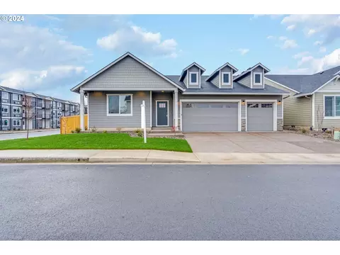 384 S 8th St, Carlton, OR 97111