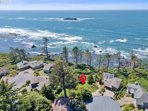 8900 Sea Crest Ln, Otter Rock, OR 97369