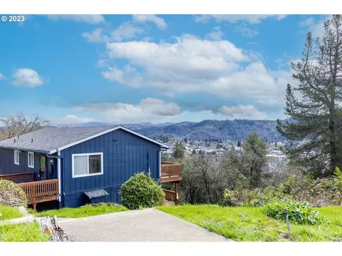 490 NW Galaxy Dr, Winston, OR 97496