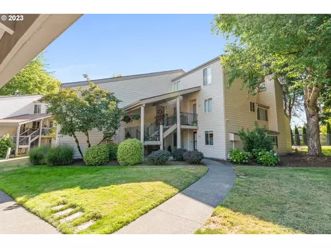 10153 SW Trapper Ter, Beaverton, OR 97008