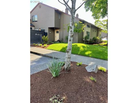 222 N Hayden Bay Dr, Portland, OR 97217