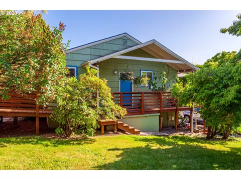6915 SW 33rd Pl, Portland, OR 97219