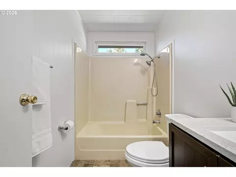 5949 Lilac Ln, Springfield, OR 97478 photo 34