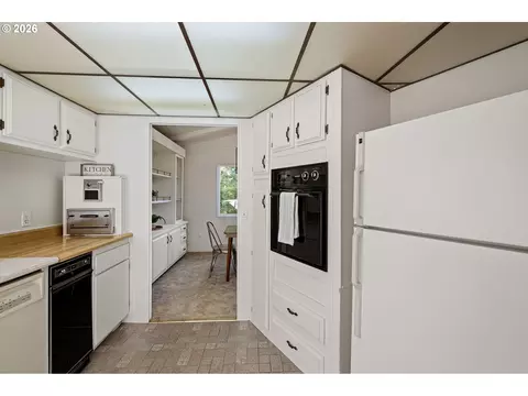 5949 Lilac Ln, Springfield, OR 97478 photo 19