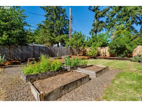 450 W 28th Ave, Eugene, OR 97405 photo 40