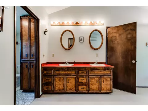 450 W 28th Ave, Eugene, OR 97405 photo 35