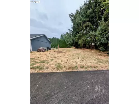 2205 NW 69th St, Vancouver, WA 98685