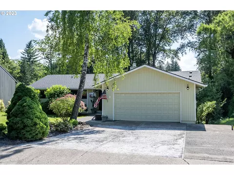 319 NE Scott Dr, Gresham, OR 97030