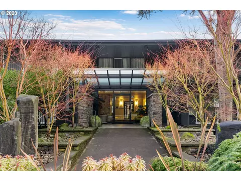 16250 Pacific Hwy #57, Lake Oswego, OR 97034