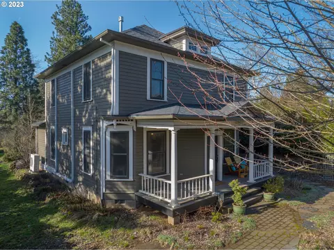 1325 Nix Dr, Hood River, OR 97031