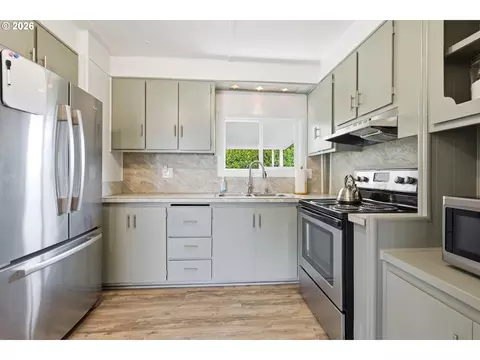 Kitchen - 3486 Rainbow Loop #28, Hubbard, OR 97032 photo 1 of 3
