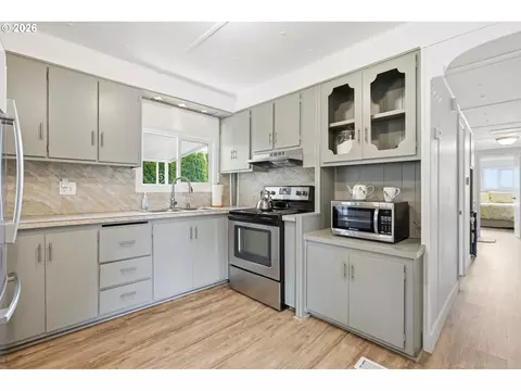 Kitchen - 3486 Rainbow Loop #28, Hubbard, OR 97032 photo 2 of 3