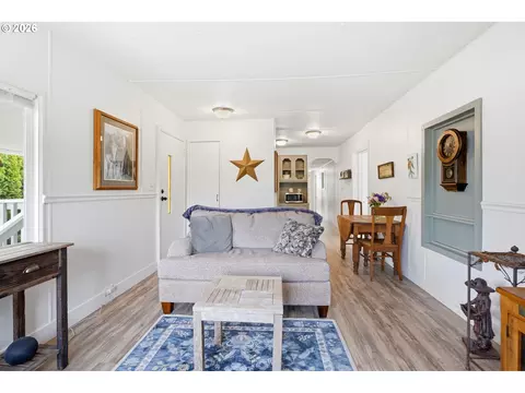 Living - 3486 Rainbow Loop #28, Hubbard, OR 97032 photo 2 of 2