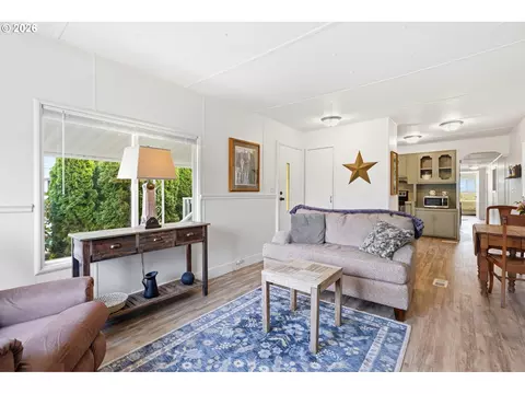 Living - 3486 Rainbow Loop #28, Hubbard, OR 97032 photo 1 of 2