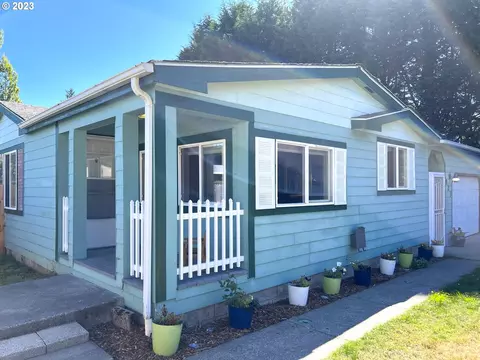 823 Ransom Ave, Brookings, OR 97415