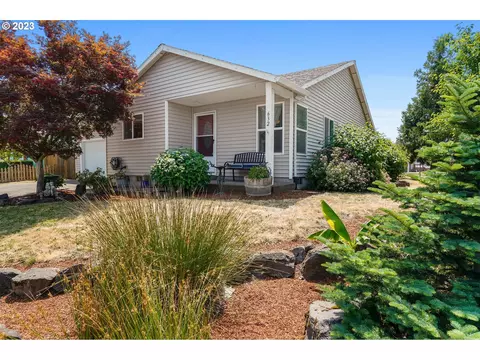632 W Heintz St, Molalla, OR 97038