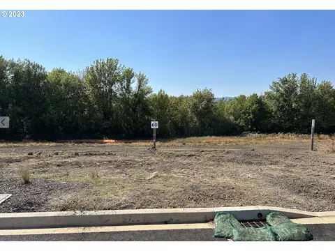 3063 NW Shadden Dr #60, Mcminnville, OR 97128