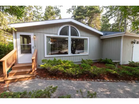203 Munsel Creek Loop, Florence, OR 97439