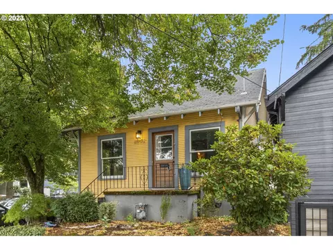 2903 NE Couch St, Portland, OR 97232