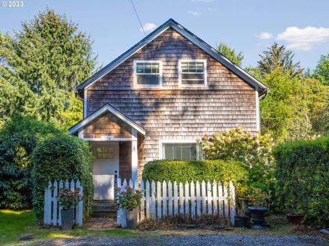 774 B St, Gearhart, OR 97138