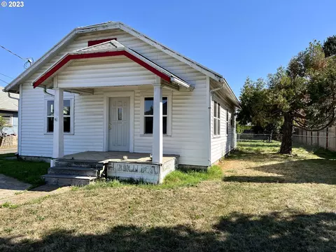 209 S Trade St, Amity, OR 97101