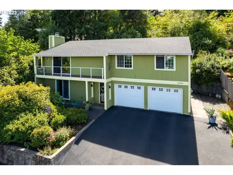 52925 NW Cliff Dr, Scappoose, OR 97056