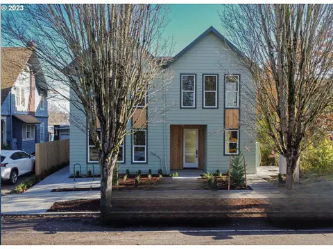 5320 SE Milwaukie Ave #8, Portland, OR 97202
