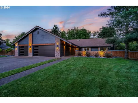 216 NW West Hills Dr, Mcminnville, OR 97128