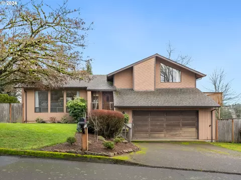 12212 SE Quietwoods St, Happy Valley, OR 97086