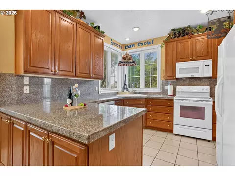 Kitchen - 4150 SW 25th Ct, Gresham, OR 97080 photo 2 of 7