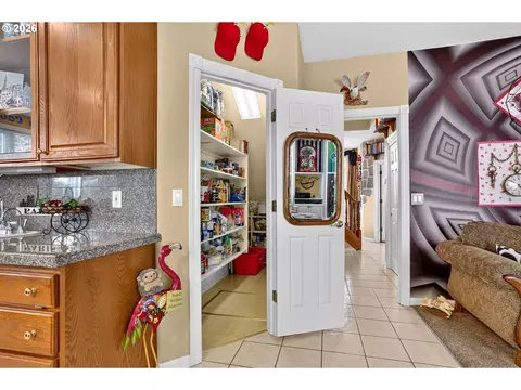 Other - 4150 SW 25th Ct, Gresham, OR 97080 photo 4 of 10
