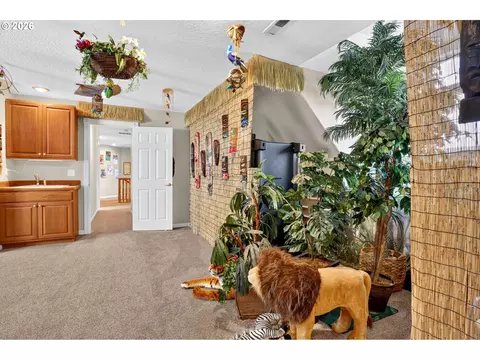 Entry Way - 4150 SW 25th Ct, Gresham, OR 97080 photo 5 of 5