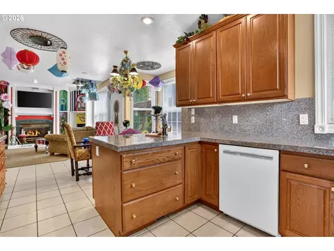 Kitchen - 4150 SW 25th Ct, Gresham, OR 97080 photo 7 of 7