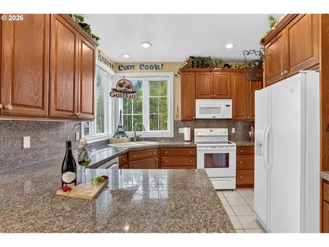 Kitchen - 4150 SW 25th Ct, Gresham, OR 97080 photo 5 of 7