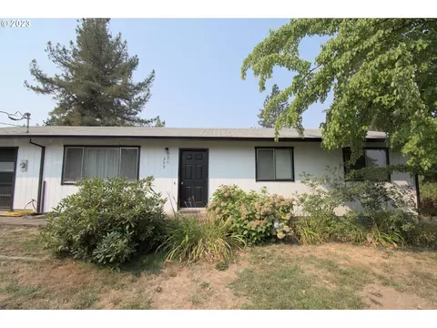 249 S Estella St, Glide, OR 97443