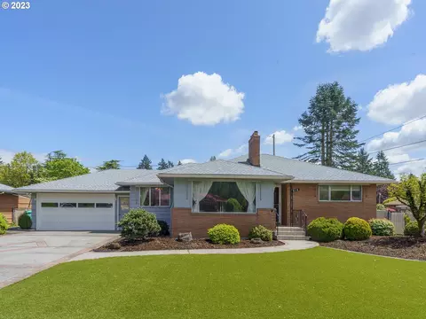916 NE 107th Pl, Portland, OR 97220