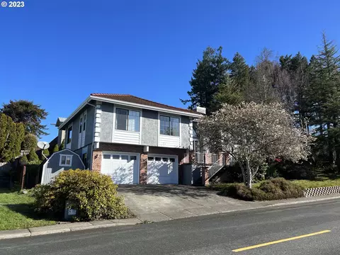 815 Highland Ave, Brookings, OR 97415