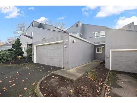 17740 NW Rolling Hill Ln, Beaverton, OR 97006