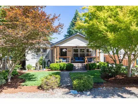 7937 SW Birch St, Portland, OR 97223