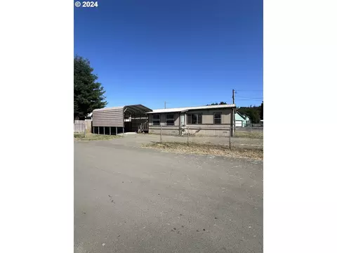 405 Stanley Ln, Lakeside, OR 97449