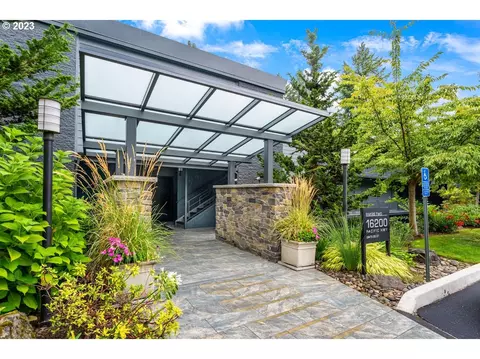 16200 Pacific Hwy #29, Lake Oswego, OR 97034