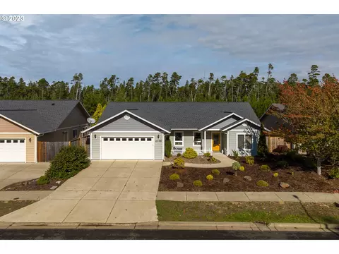 2145 52nd St, Florence, OR 97439