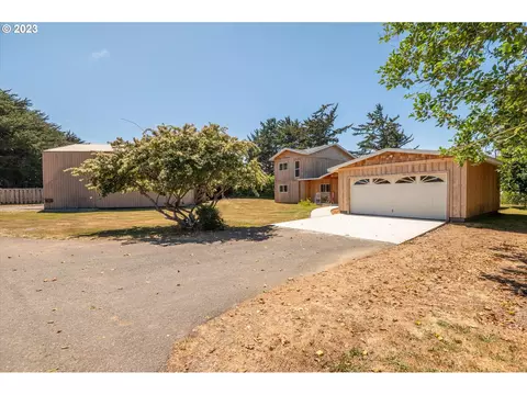173 Harlem Ave NE, Bandon, OR 97411