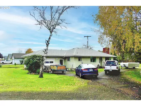 730 Smith St, Harrisburg, OR 97446