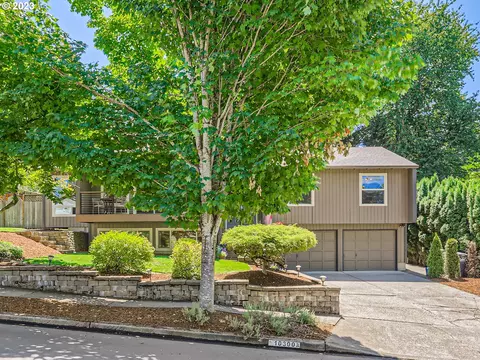 10300 SW Coquille Dr, Tualatin, OR 97062