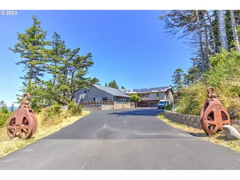 29840 Hound Dog Rd, Gold Beach, OR 97444