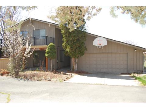 4055 NW 21st St, Redmond, OR 97756