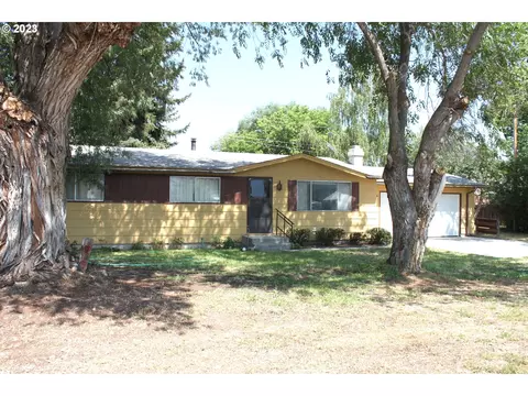 918 Amy St, Haines, OR 97833